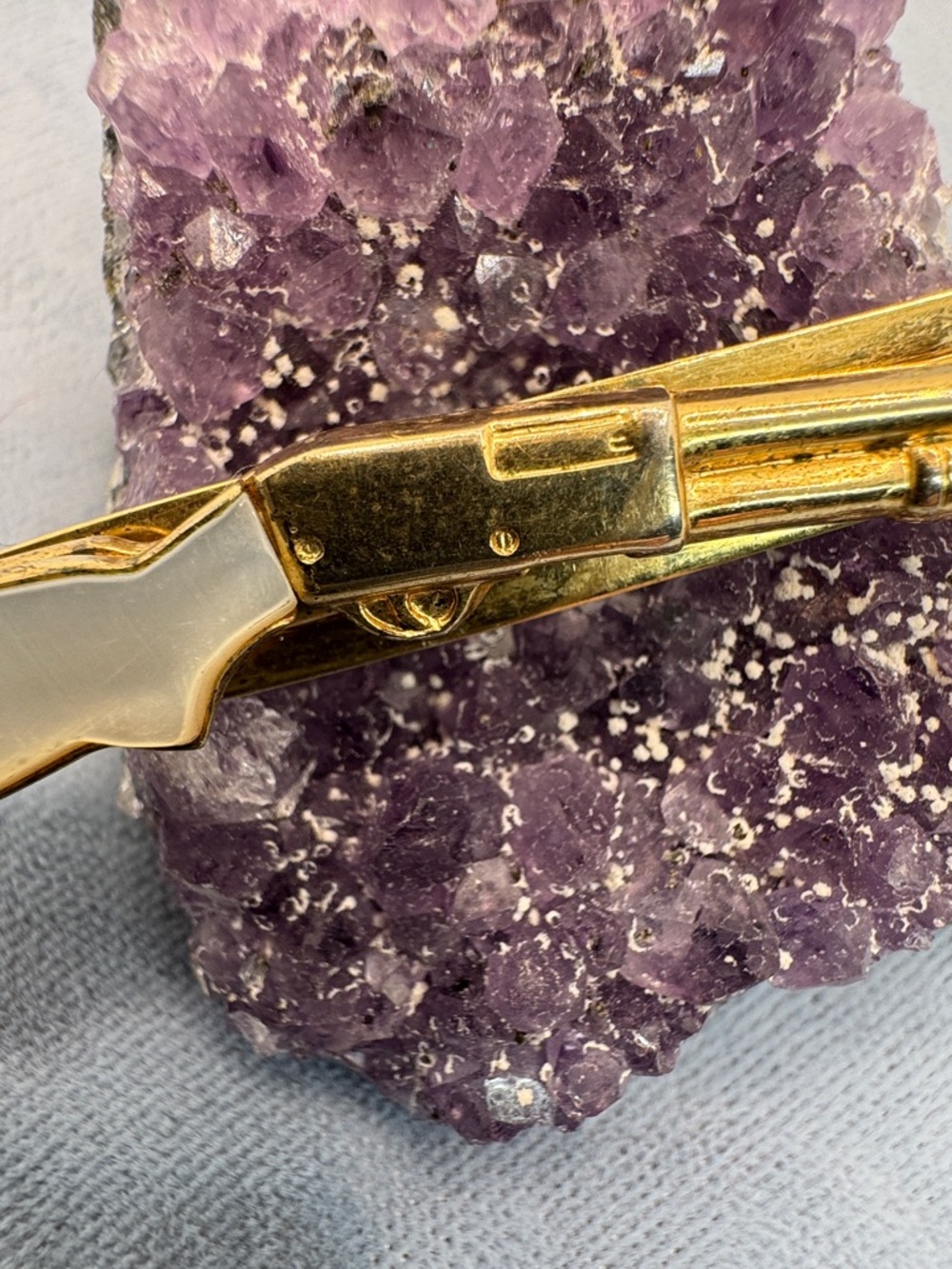 SWANK Vintage Gold Tone Rifle Tie Clip Mother of Pearl Handle - Picture 4 of 8